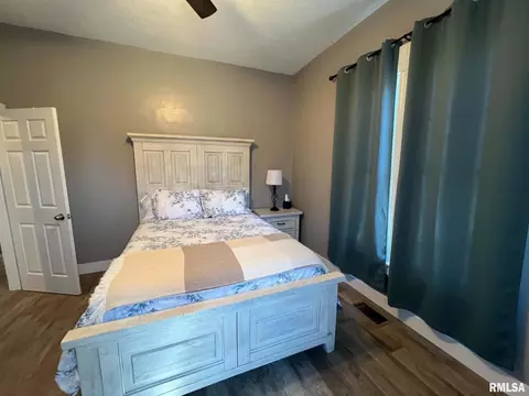 Bedroom - 724 S Campbell St, Macomb, IL 61455 photo 3 of 6