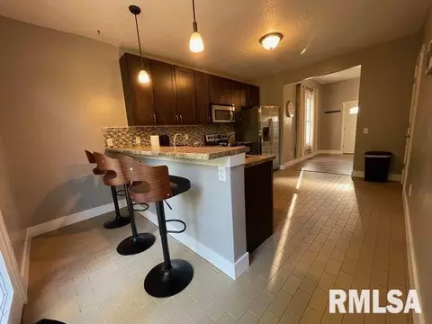 Entry Way - 724 S Campbell St, Macomb, IL 61455 photo 2 of 2