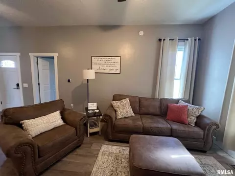 Living - 724 S Campbell St, Macomb, IL 61455 photo 1 of 3