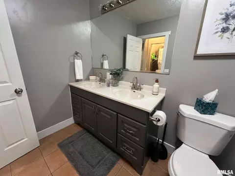 Bath - 724 S Campbell St, Macomb, IL 61455 photo 1 of 3