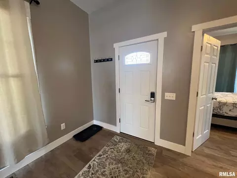 Entry Way - 724 S Campbell St, Macomb, IL 61455 photo 1 of 2