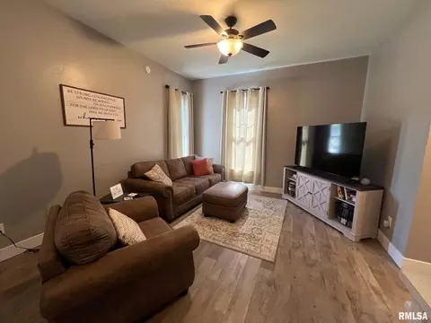 Living - 724 S Campbell St, Macomb, IL 61455 photo 2 of 3