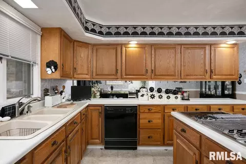 Kitchen - 604 E Clark St, Marion, IL 62959 photo 3 of 3