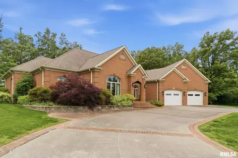 285 Fairway Dr, Harrisburg, IL 62946