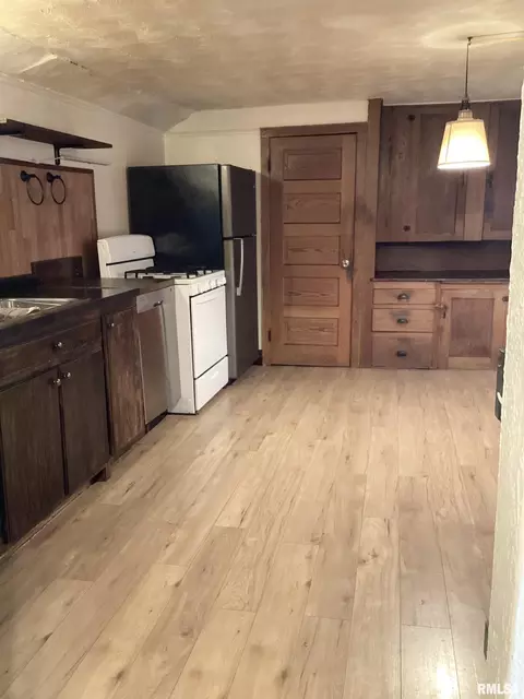 Kitchen - 301 E 2nd St, Kingston Mines, IL 61539 photo 1 of 5
