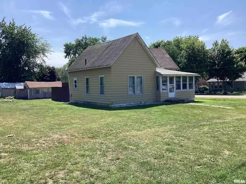 Exterior - 301 E 2nd St, Kingston Mines, IL 61539 photo 3 of 11