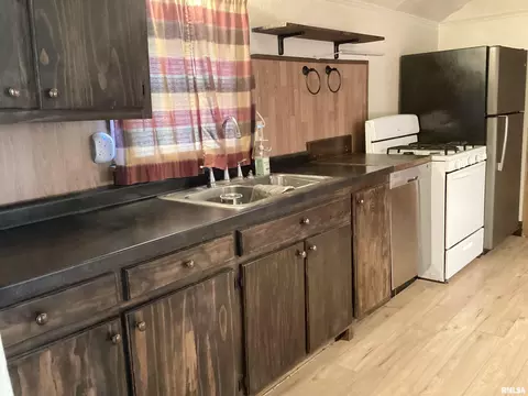 Kitchen - 301 E 2nd St, Kingston Mines, IL 61539 photo 2 of 5