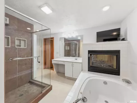 Bath - 3 Wilmette Dr, Normal, IL 61761 photo 1 of 4