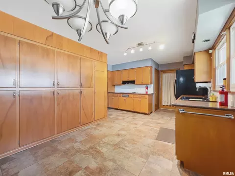 Kitchen - 3 Wilmette Dr, Normal, IL 61761 photo 3 of 3