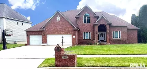 2035 El Camino Dr, Pekin, IL 61554