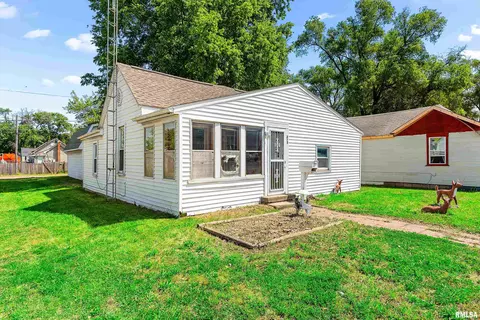 273 Koch St, Pekin, IL 61554