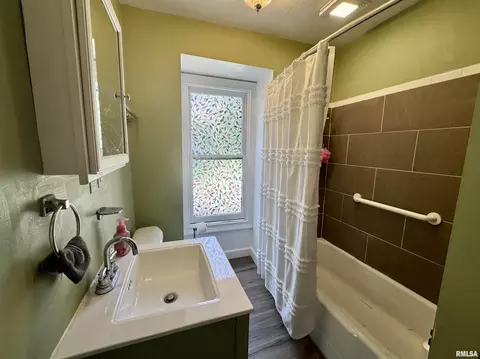 Bath - 321 W Jefferson St, Macomb, IL 61455 photo 2 of 3