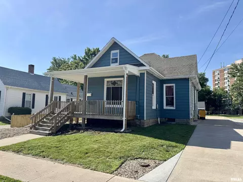 Exterior - 321 W Jefferson St, Macomb, IL 61455 photo 3 of 9
