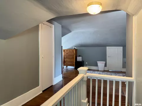 Entry Way - 321 W Jefferson St, Macomb, IL 61455 photo 3 of 3
