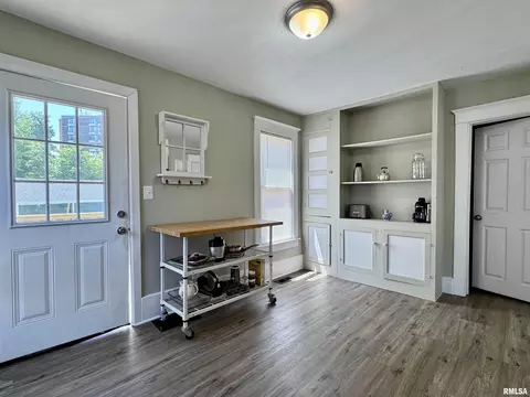 Entry Way - 321 W Jefferson St, Macomb, IL 61455 photo 1 of 3