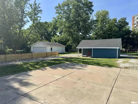 Exterior - 321 W Jefferson St, Macomb, IL 61455 photo 9 of 9