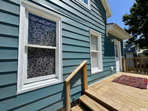 Exterior - 321 W Jefferson St, Macomb, IL 61455 photo 8 of 9
