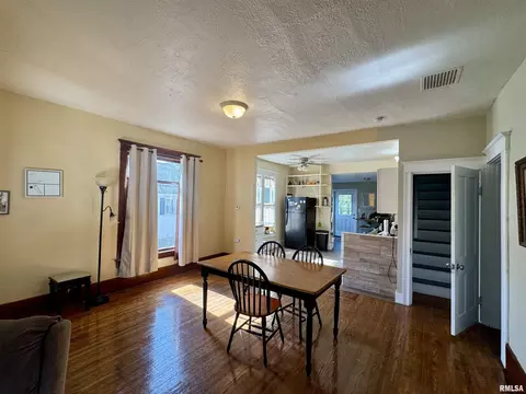 Dining - 321 W Jefferson St, Macomb, IL 61455 photo 2 of 4