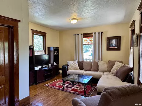 Living - 321 W Jefferson St, Macomb, IL 61455 photo 1 of 1