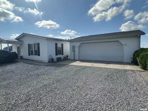 Exterior - 37 Ava Rd, Murphysboro, IL 62966 photo 2 of 4