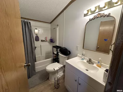 Bath - 37 Ava Rd, Murphysboro, IL 62966 photo 1 of 1