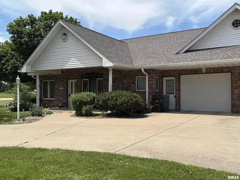 110 A 6th St, Roanoke, IL 61561