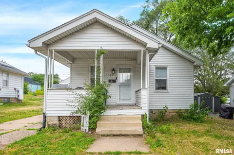 1303 S 7th St, Pekin, IL 61554