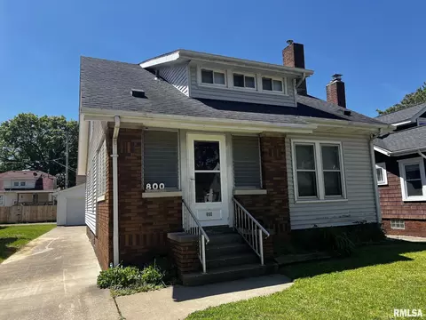 800 W Meadows Pl, Peoria, IL 61604