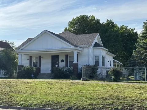 501 Morgan St, Anna, IL 62906 photo 3