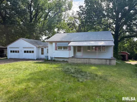 120 Mount Aire Dr, East Peoria, IL 61611