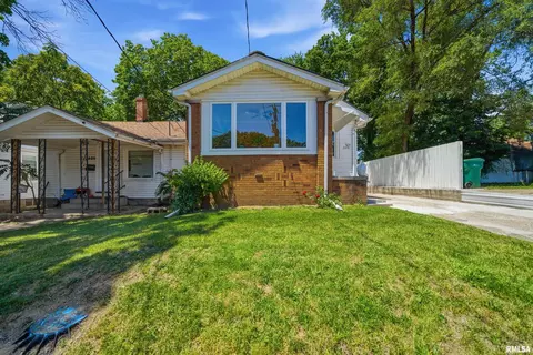 2411 N Flora Ave, Peoria, IL 61604