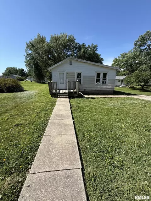 909 Elm St, Macomb, IL 61455