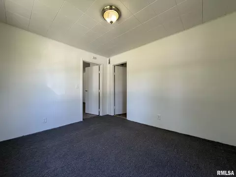 909 Elm St, Macomb, IL 61455 photo 7