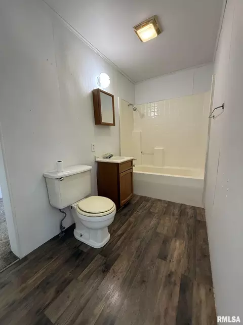 909 Elm St, Macomb, IL 61455 photo 9