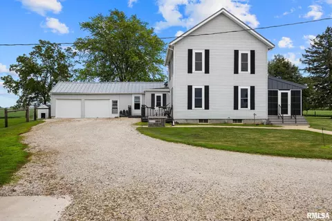 Exterior - 1014 Bricktown Rd, Lowpoint, IL 61545 photo 4 of 14