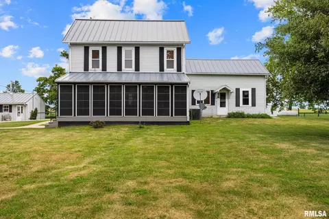 Exterior - 1014 Bricktown Rd, Lowpoint, IL 61545 photo 5 of 14