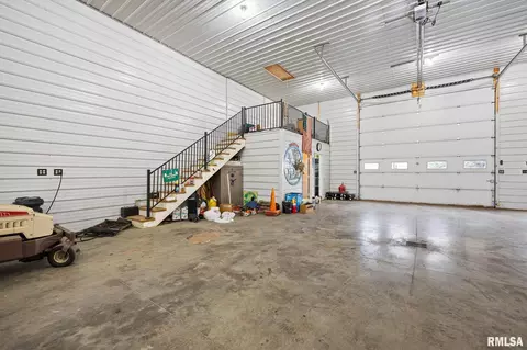 Entry Way - 1014 Bricktown Rd, Lowpoint, IL 61545 photo 5 of 5