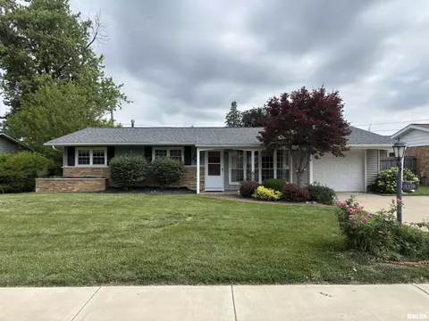 1309 Bobolink Dr, Washington, IL 61571
