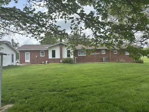 Exterior - 208 Holly Ter, Anna, IL 62906 photo 3 of 6