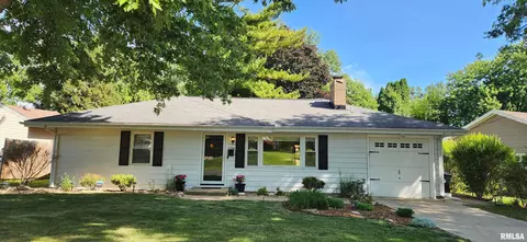 2206 Glendale Ave, Pekin, IL 61554