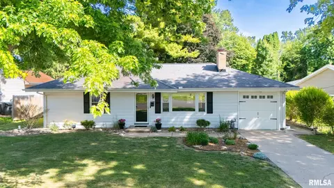 2206 Glendale Ave, Pekin, IL 61554