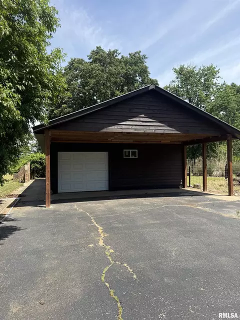 1110 County Road 960 N, Bath, IL 62617