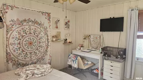 Bedroom - 1055 Elm St, Canton, IL 61520 photo 4 of 4