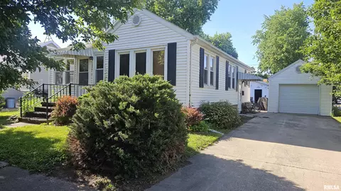 1055 Elm St, Canton, IL 61520