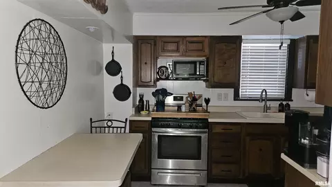 Kitchen - 1055 Elm St, Canton, IL 61520 photo 1 of 5