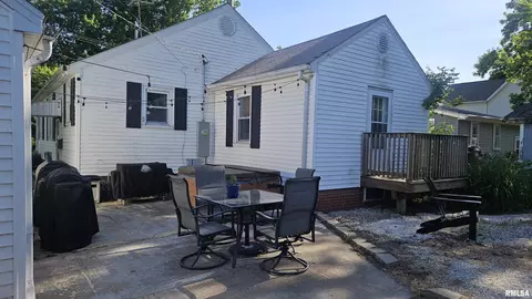 Exterior - 1055 Elm St, Canton, IL 61520 photo 1 of 4