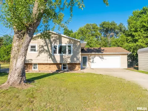 13082 Laurel St, Manito, IL 61546