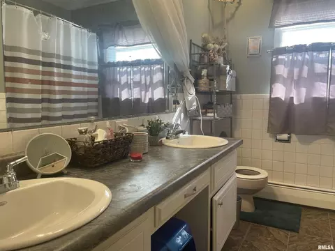 Bath - 217 Apple Ln, Anna, IL 62906 photo 1 of 5