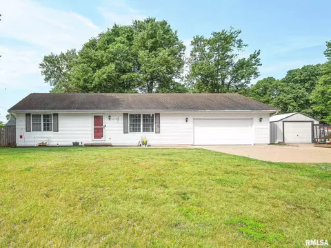 4502 E Terrace Dr, Chillicothe, IL 61523