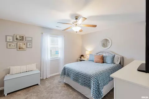 Bedroom - 1109 Glory Ln, Marion, IL 62959 photo 6 of 7
